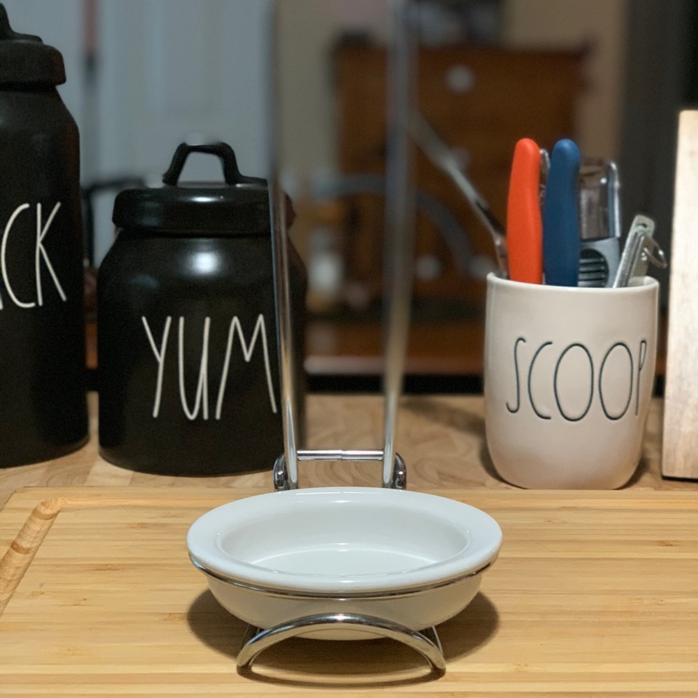 Pampered Chef standing spoon rest